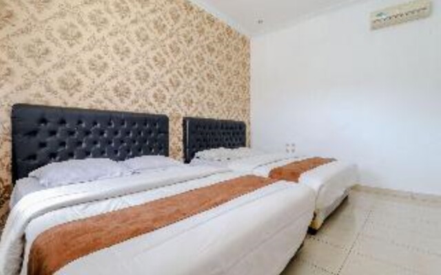 Griya Limasan Hotel by ZUZU