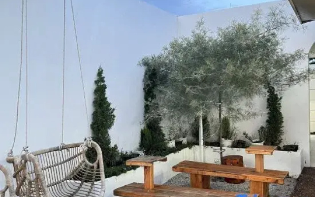 Green white Resort & Cafe