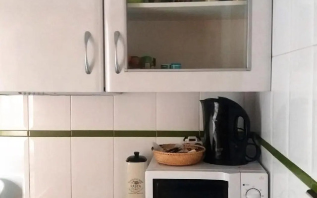 AMAZING SUNNY FLAT WITH BALCONY POOL two MINS FROM THE BEACH
