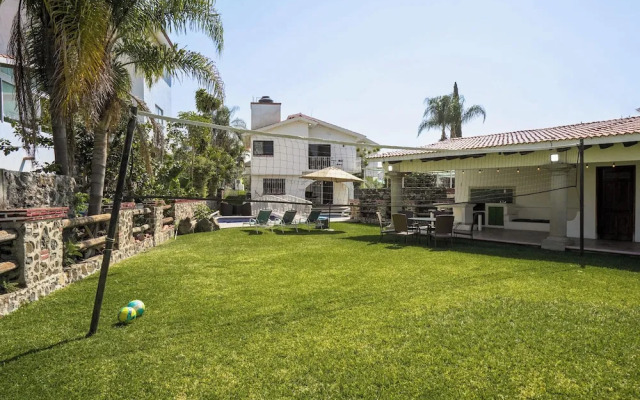 Spacious House with Pool