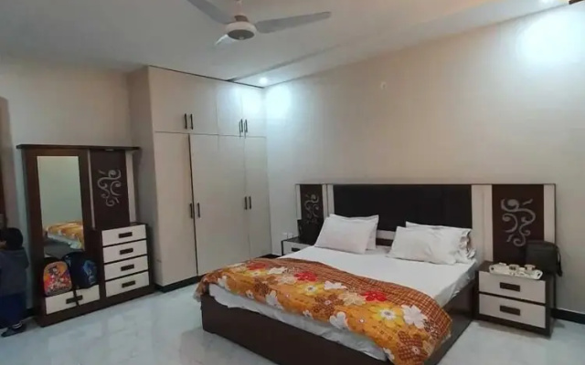 Roomph Transit Guest House