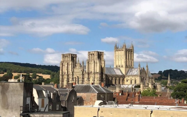 Stylish Wells Penthouse With Cathedral Views