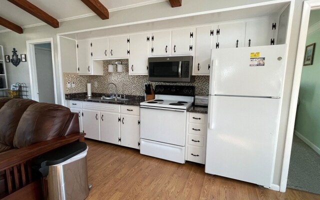 Wild N Wonderful 4 Bedroom Cottage by RedAwning