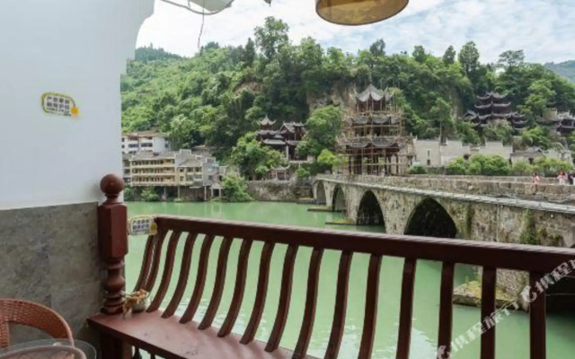Wushi Ju | Zhenyuan Ancient Town Riverside Homestay