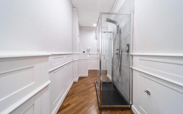 Dante 138 Class Rooms & Apartments