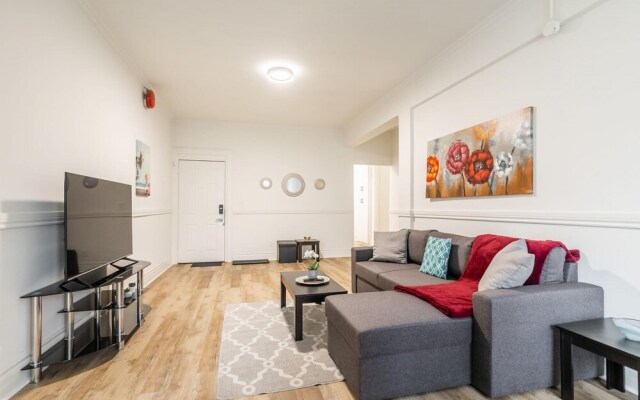 Bright and Spacious 3BR Apt With Netflix Near King Street