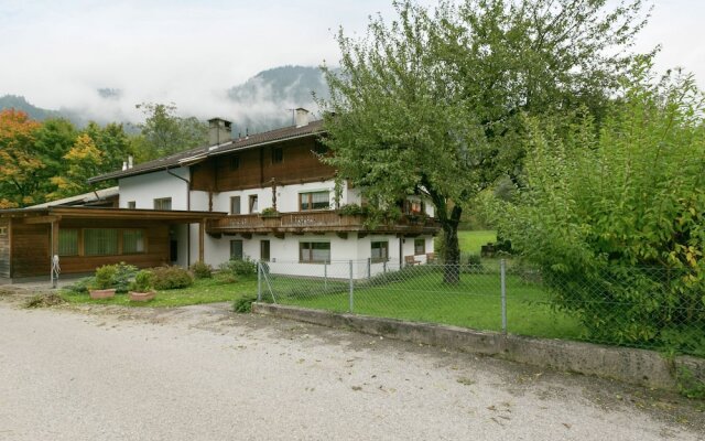 Splendid Apartment in Uderns near Hochzillertal Ski Area