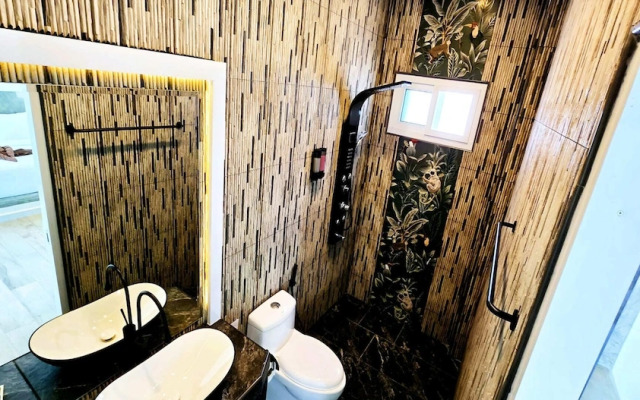 STARLAND Luxury Pool Villa Pattaya 8 Bedrooms