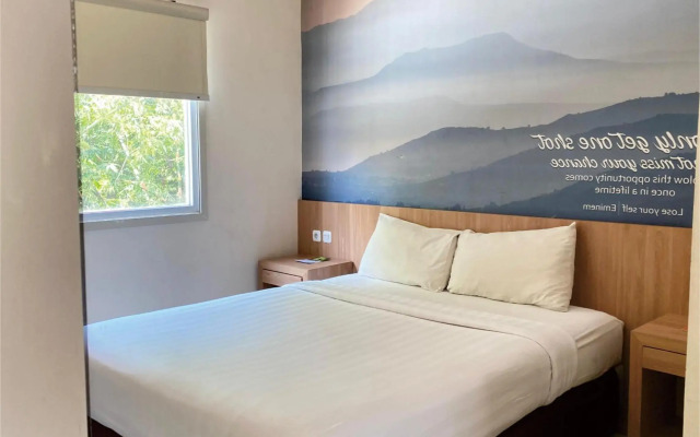 Front One Hotel Airport Solo
