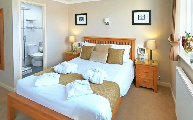 Riviera Lodge Hotel