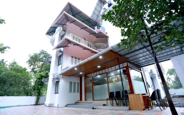 Base 9 Airport Hotel