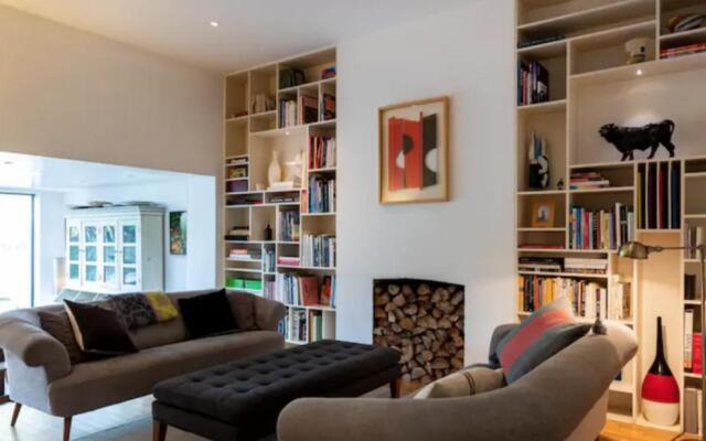 Stunning 5 bed house with private garden