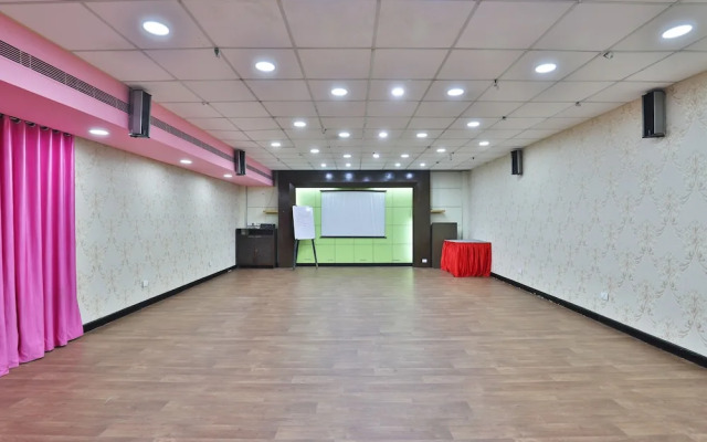 OYO 3975 Golden Star Country club