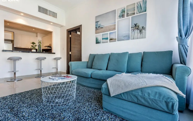 Top Floor Familly Apartment with Stunning views