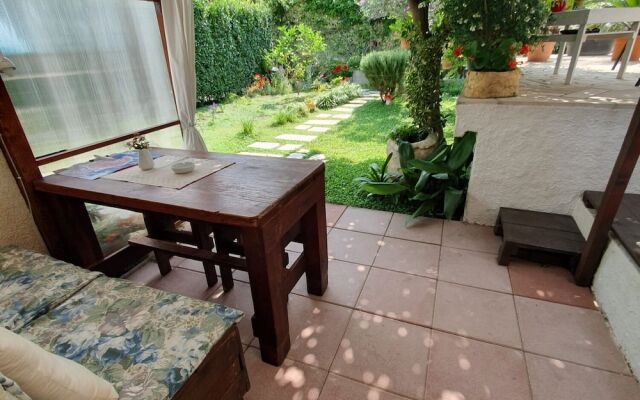 Garden - With a View - R1