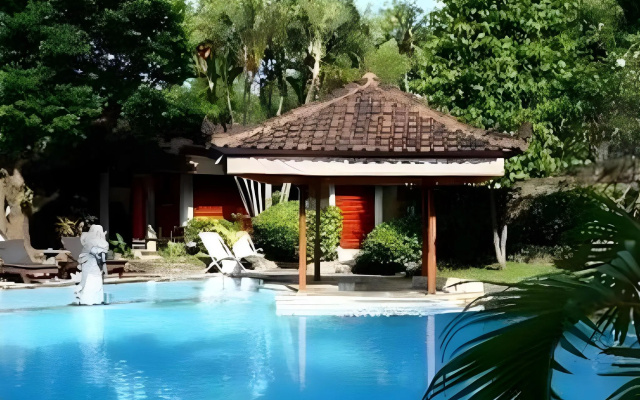 Angsoka Hotel – Pool – Singaraja