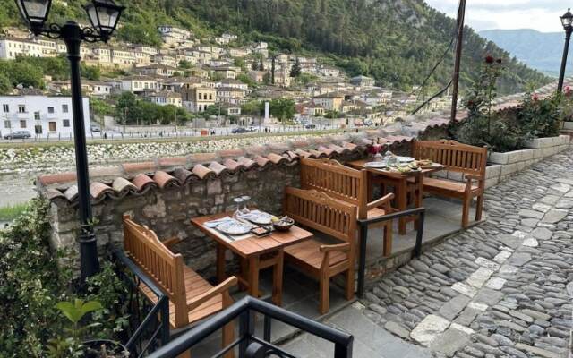 Hotel & Traditional Food Ansel