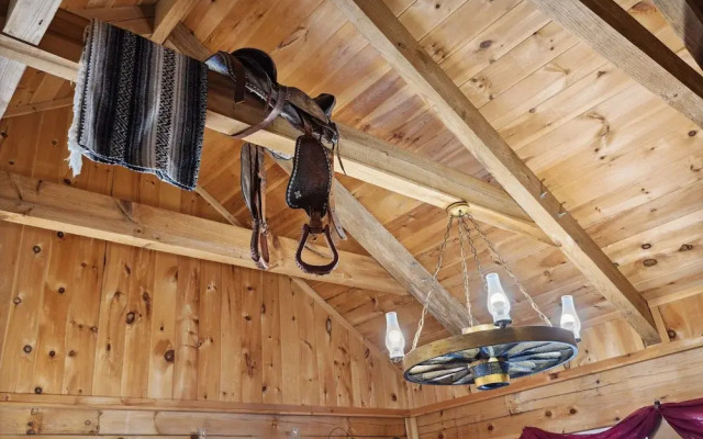 Sleepin' Inn 2 Bedroom Cabin by RedAwning