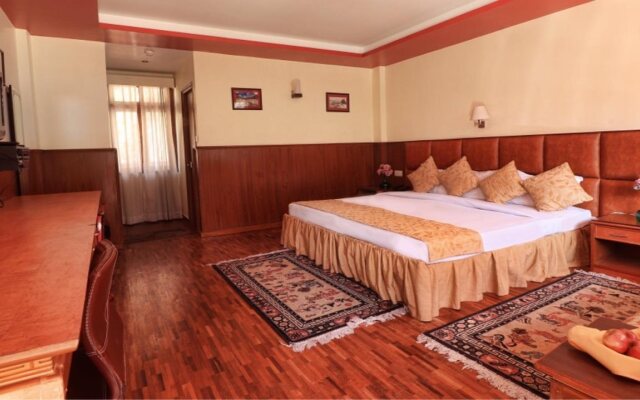 Yarlam Resort