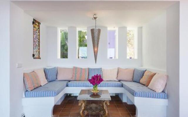 Sea Front Villa with Access Mallorca 8 Pers