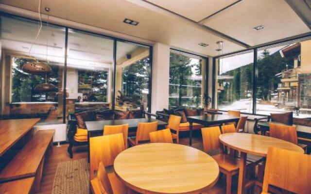 Natura Vytina Hotel