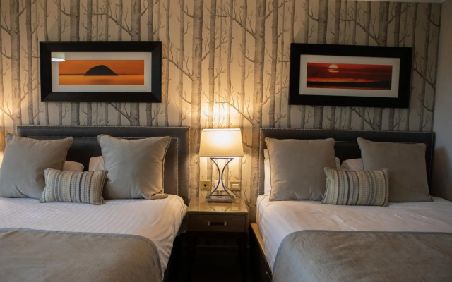 Riverside Lodge Hotel