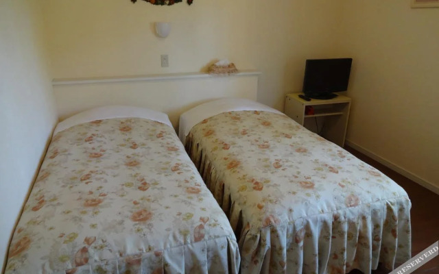 Shoku to Iyashi No Guest House Vivien Claire