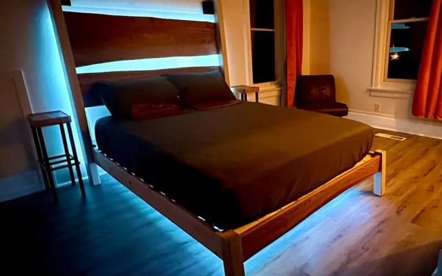 Franklin Fab Gallery House