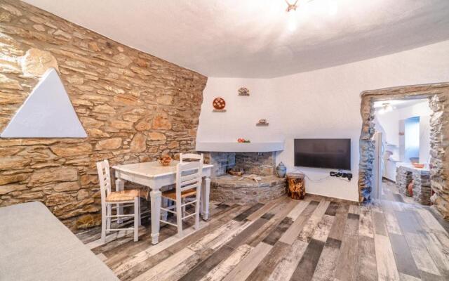 The Pomegranate House, 5 mins to Batsi Bay