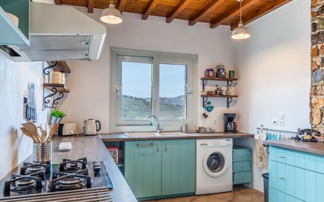 Charming 1-bed House in Stafylos