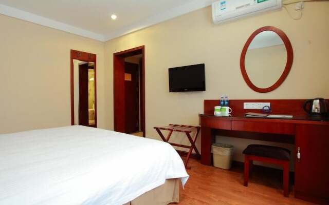 Super 8 (North Of Yihuan Mengcheng Road)