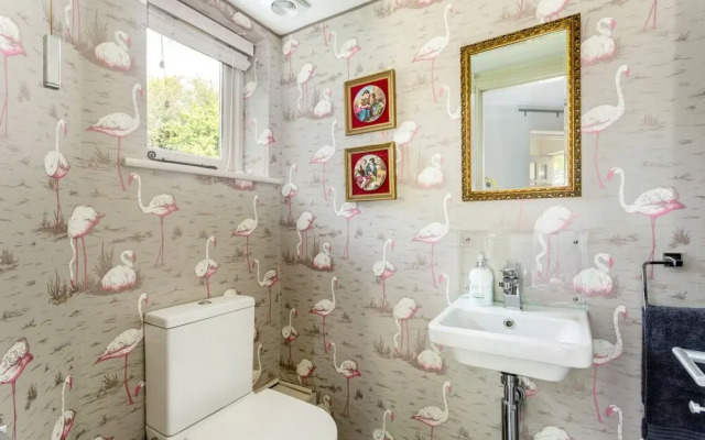 Spacious & Stylish Cotswold Family home
