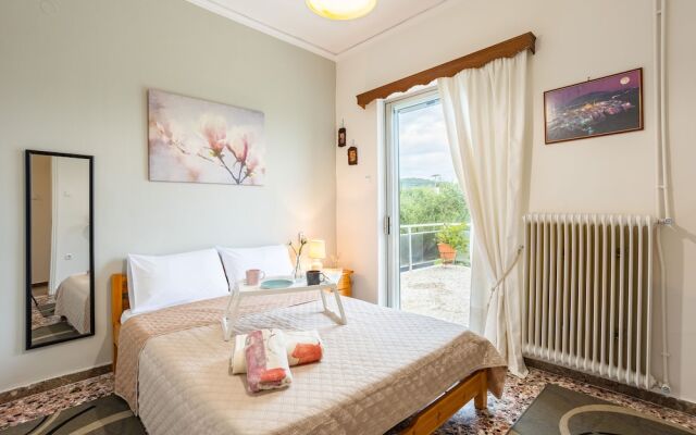 Seaside Family Haven - Avia's Spacious Getaway