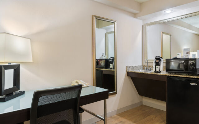 Holiday Inn Express & Suites Kendall East Miami by IHG