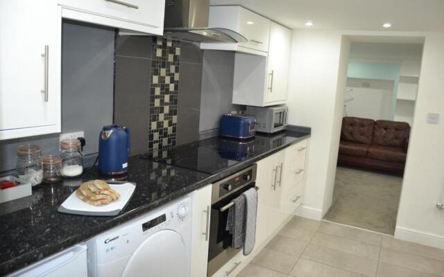 Willow Tree Apartment - 1 Bedroom Apartment - Stayseekers