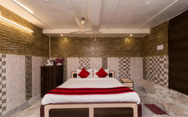 OYO 4144 The Banquet