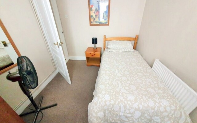 2-bed Flat With Superfast Wi-fi DW Lettings 9WW