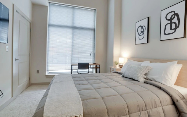 Fantastic Condo at Crystal City With Gym