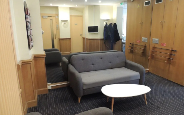 Отель Eiffel Kensington