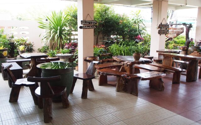 Ponlaan Apartment