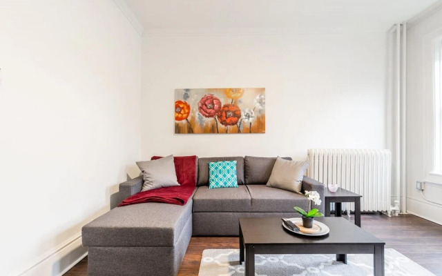 Cozy 2-storey 2BR Apt - Near Parks and King St