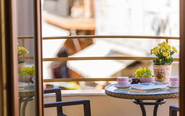 Polyxenia Suites