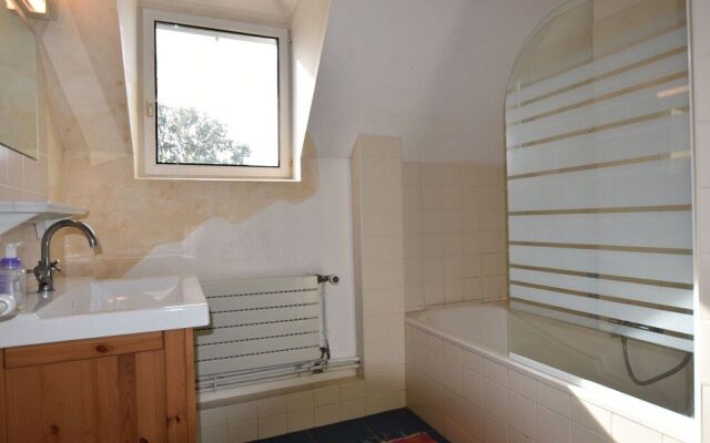 Modern Mansion in Machemont with Private Garden