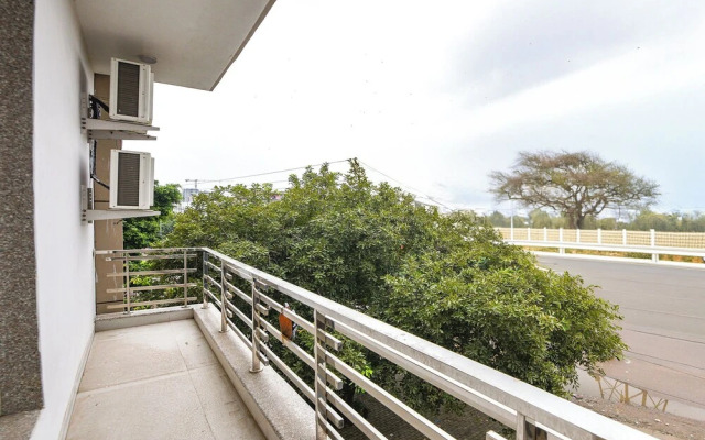 Fabhotel Black Pepper