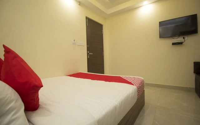 OYO 24810 Silver Crescent