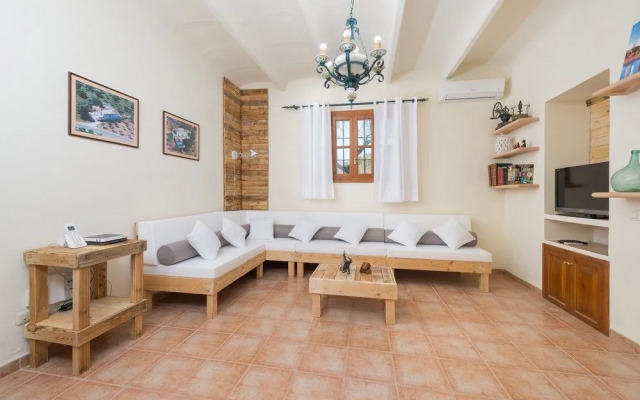 SON Alegre DE Bunyola