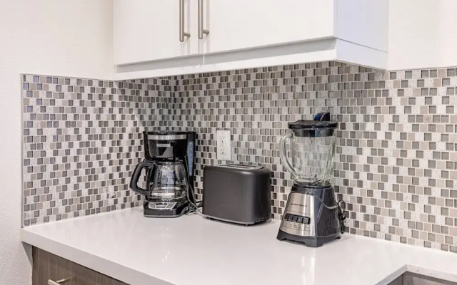 Modern 2br Apartment On Gordon St Hollywood 2 Bedroom Apts by RedAwning
