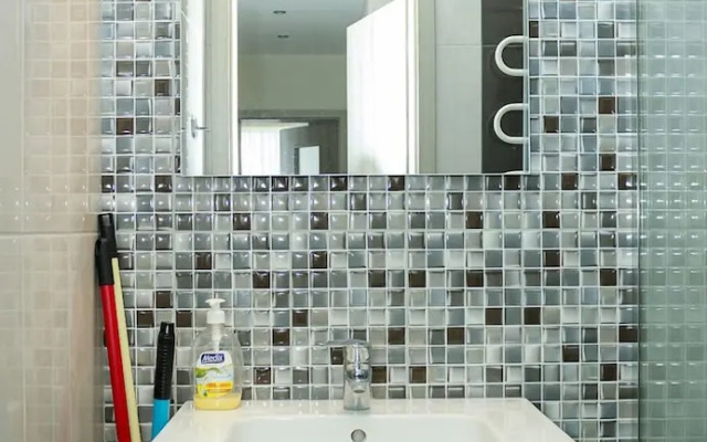 FM Luxury 2-BDR Apartment - Bright & Modern