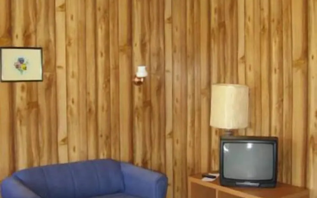 Joyce's Motel & Cottages