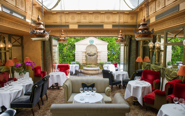 L'Hotel
